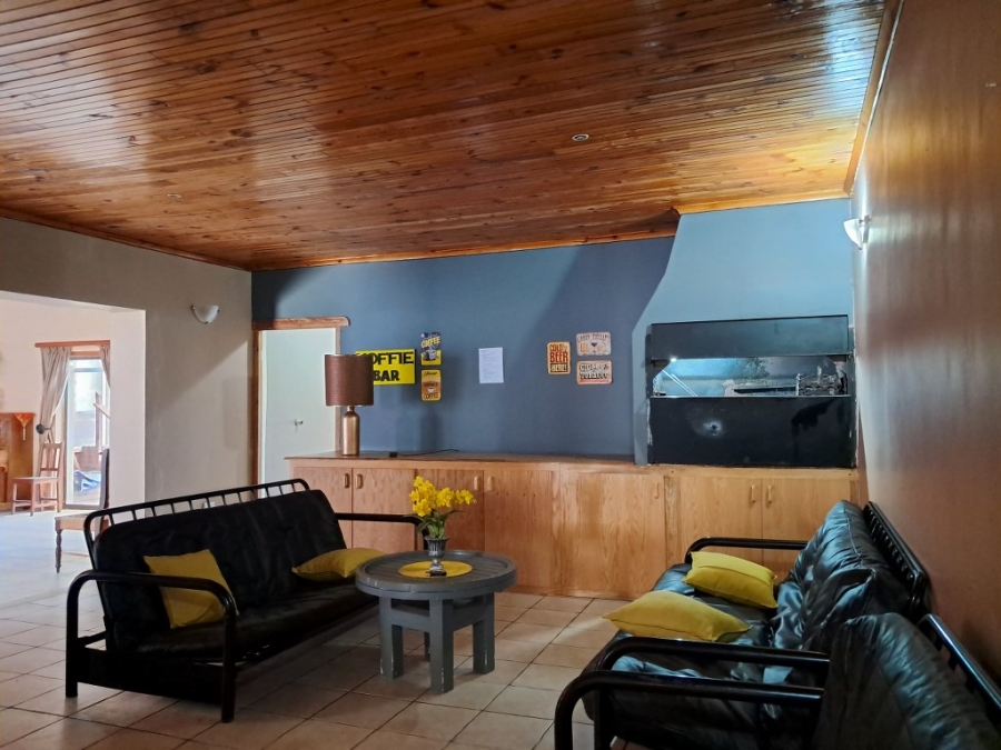 To Let 7 Bedroom Property for Rent in Humansdorp Eastern Cape
